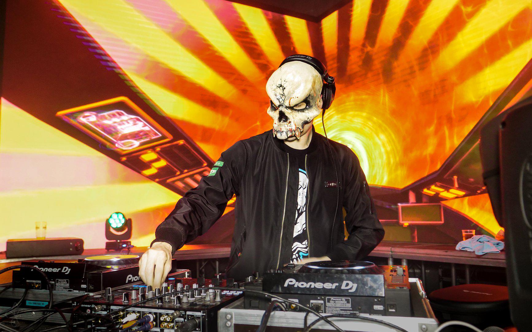 F. Noize